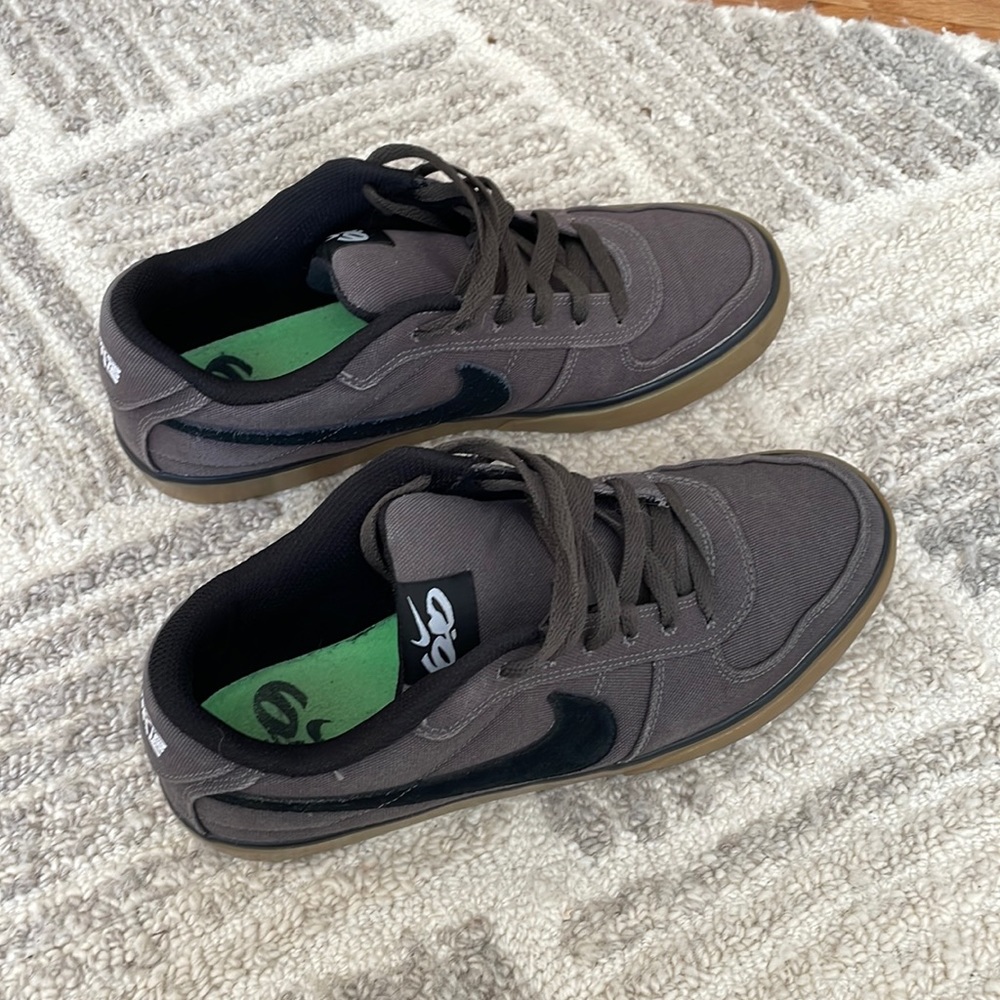 Nike 6.0 Grey Sneakers, size 9
